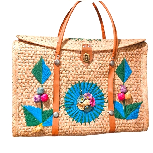 VINTAGE Hand Crafted Acapulco Mexico Oversized Straw Bag With Floral 3D Design - Picture 1 of 16